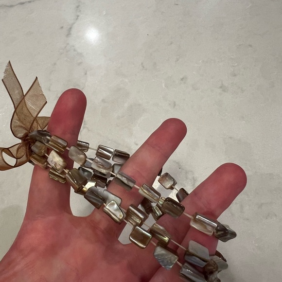 Elegant Brown Shell Beaded Bracelet Set - Picture 4 of 4